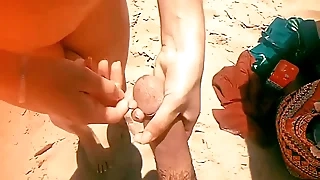 Día caliente de playa nudista